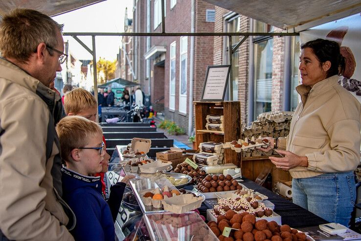 In beeld: Van chocoladekapsels tot choco-nagellak, van kunst met cacao tot bonbons in chocoladeparadijs Hattem - Foto: Obbe Bakker