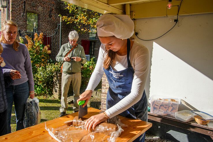 In beeld: Van chocoladekapsels tot choco-nagellak, van kunst met cacao tot bonbons in chocoladeparadijs Hattem - Foto: Obbe Bakker