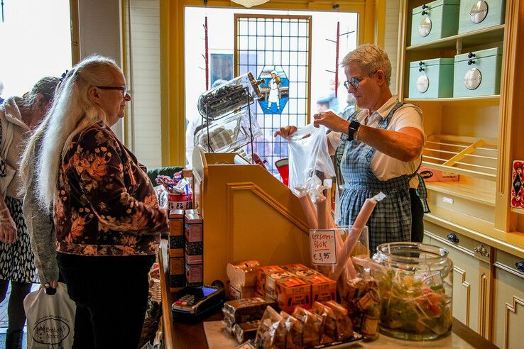 In beeld: Van chocoladekapsels tot choco-nagellak, van kunst met cacao tot bonbons in chocoladeparadijs Hattem - Foto: Obbe Bakker