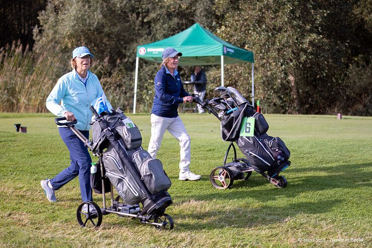 In beeld: Golfclub Zwolle wint voor derde jaar op rij Overijssels Golf Kampioenschap - Foto: Hans Smit