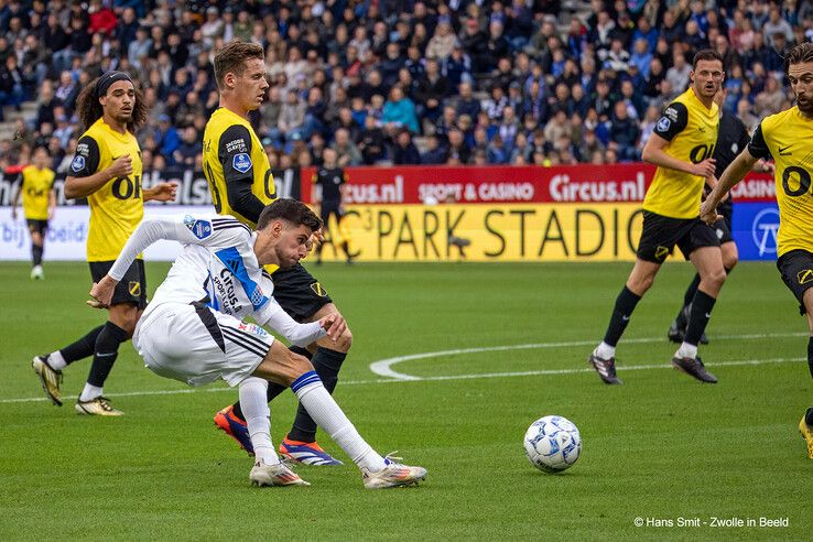 In beeld: PEC Zwolle lijdt nederlaag op eigen veld tegen NAC Breda - Foto: Hans Smit