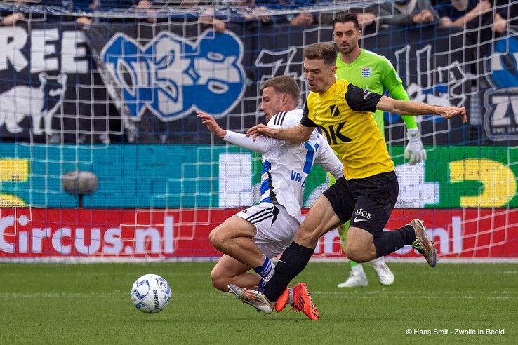 In beeld: PEC Zwolle lijdt nederlaag op eigen veld tegen NAC Breda - Foto: Hans Smit