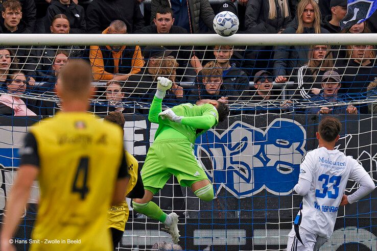 In beeld: PEC Zwolle lijdt nederlaag op eigen veld tegen NAC Breda - Foto: Hans Smit