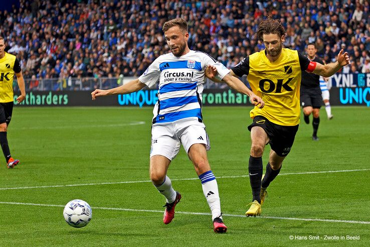 In beeld: PEC Zwolle lijdt nederlaag op eigen veld tegen NAC Breda - Foto: Hans Smit