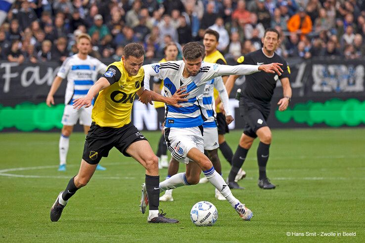 In beeld: PEC Zwolle lijdt nederlaag op eigen veld tegen NAC Breda - Foto: Hans Smit