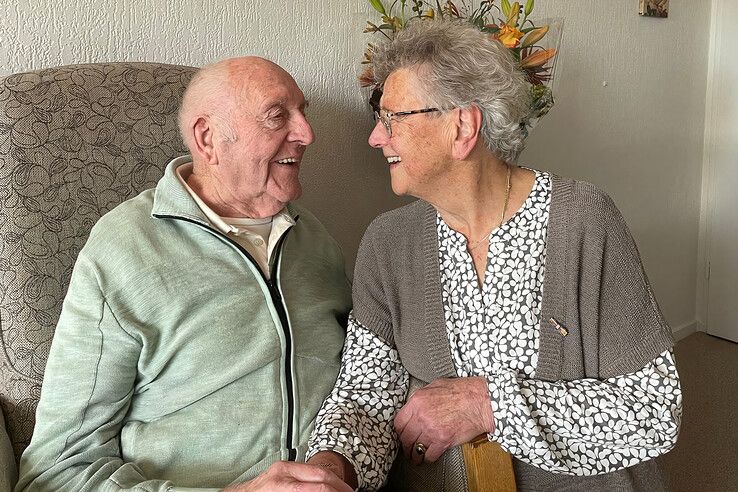 Dick en Janny Smilde zijn 65 jaar getrouwd. - Foto: Ingezonden foto