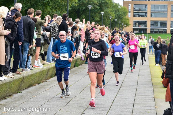 In beeld: BB-loper Tim den Besten wint Stadshagenrun - Foto: Jan Burgman