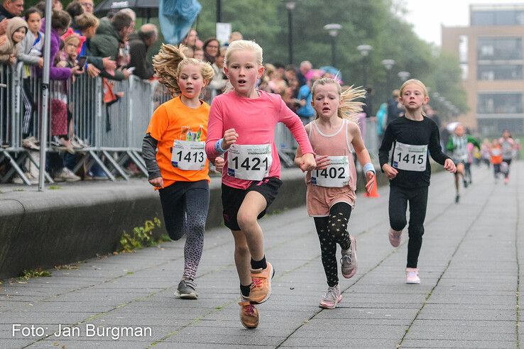 In beeld: BB-loper Tim den Besten wint Stadshagenrun - Foto: Jan Burgman