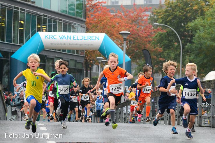 In beeld: BB-loper Tim den Besten wint Stadshagenrun - Foto: Jan Burgman