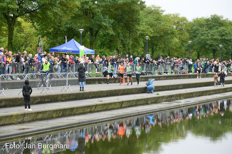 In beeld: BB-loper Tim den Besten wint Stadshagenrun - Foto: Jan Burgman