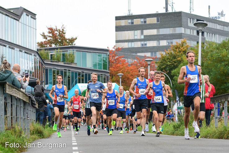 In beeld: BB-loper Tim den Besten wint Stadshagenrun - Foto: Jan Burgman