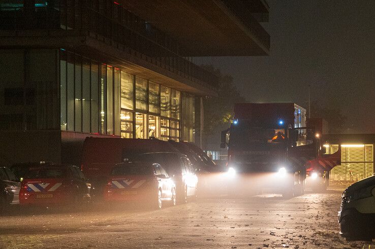 Specialistisch brandweerteam uit Zwolle op weg naar explosie in woning in Meppel - Foto: Peter Denekamp