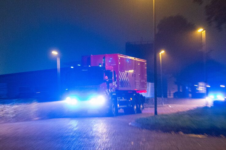 Specialistisch brandweerteam uit Zwolle op weg naar explosie in woning in Meppel - Foto: Peter Denekamp