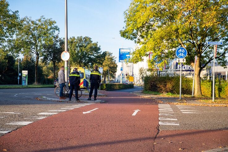 Fietser gewond naar ziekenhuis na aanrijding op Blaloweg - Foto: Hugo Janssen