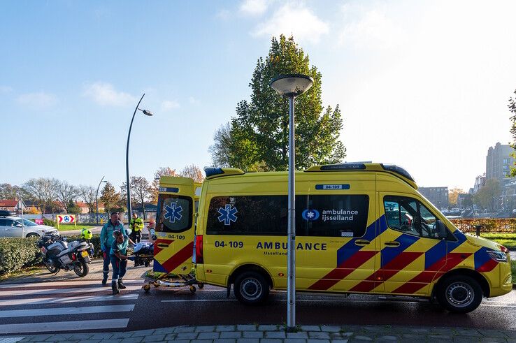 Fietsster aangereden op rotonde op Pannekoekendijk - Foto: Peter Denekamp