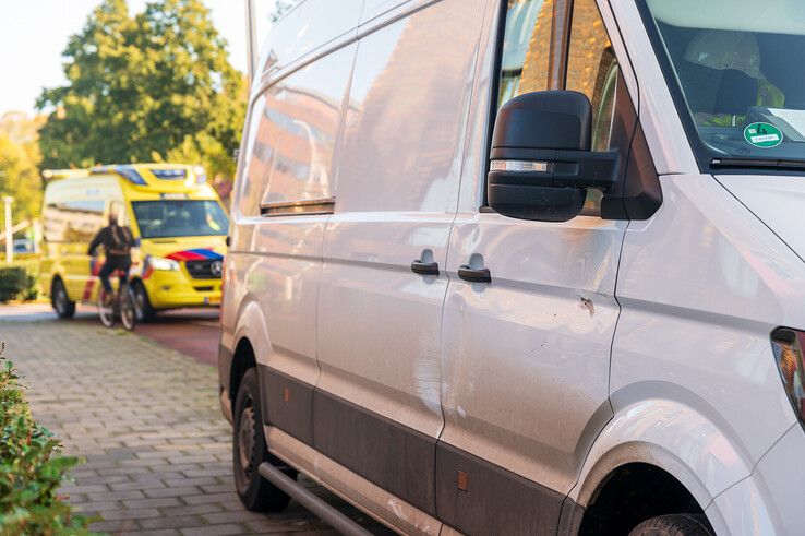 Fietsster aangereden op rotonde op Pannekoekendijk - Foto: Peter Denekamp