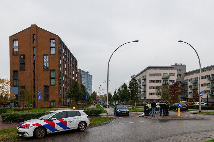 Opnieuw raakt fietser gewond op rotonde bij Pannekoekendijk - Foto: Peter Denekamp