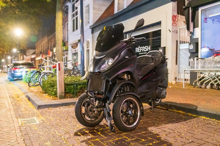 Man gewond na eenzijdig ongeval met trike in Diezerpoort - Foto: Peter Denekamp