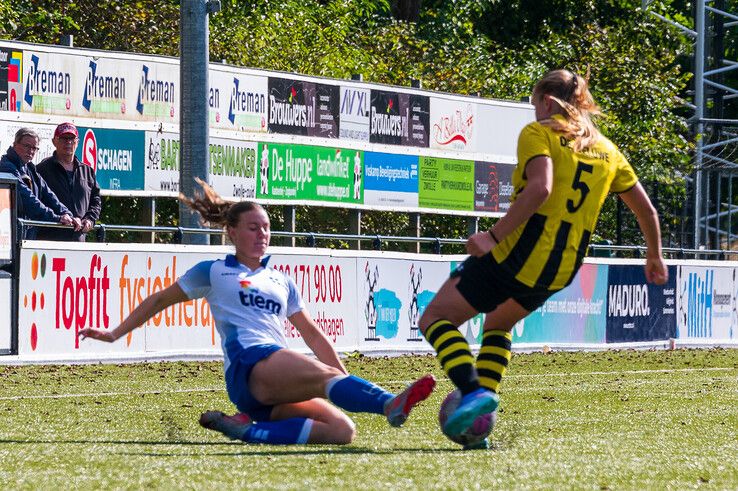 In beeld: ZAC Vrouwen doet wat mannen nalaten… punten pakken - Foto: Peter Denekamp