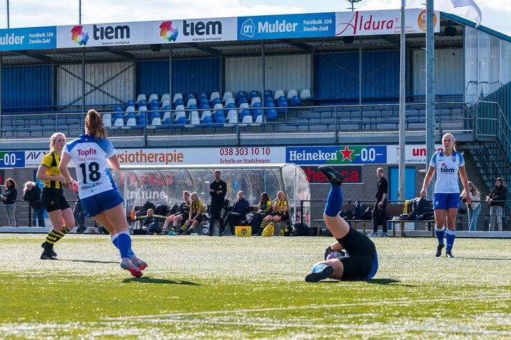 In beeld: ZAC Vrouwen doet wat mannen nalaten… punten pakken - Foto: Peter Denekamp