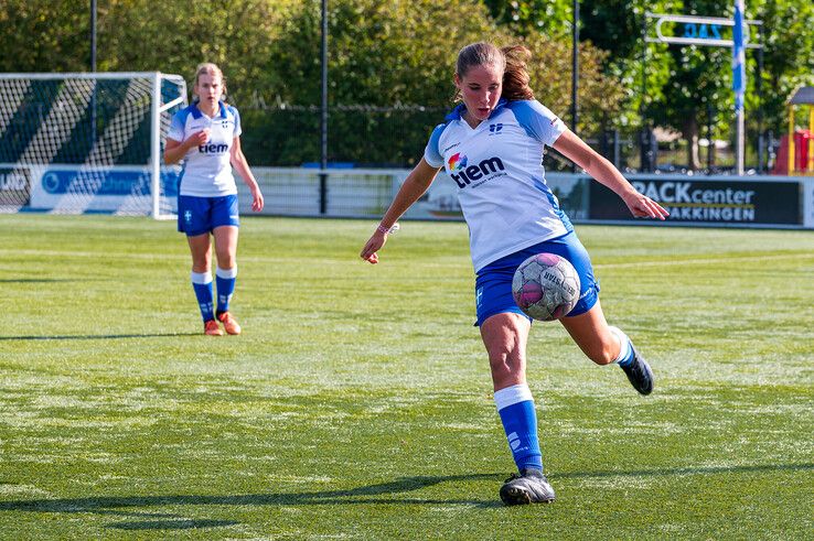 In beeld: ZAC Vrouwen doet wat mannen nalaten… punten pakken - Foto: Peter Denekamp