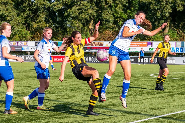 In beeld: ZAC Vrouwen doet wat mannen nalaten… punten pakken - Foto: Peter Denekamp