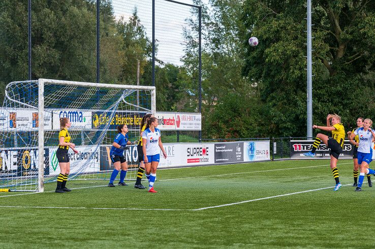 In beeld: ZAC Vrouwen doet wat mannen nalaten… punten pakken - Foto: Peter Denekamp