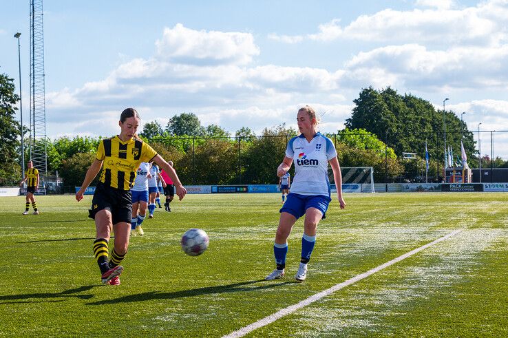 In beeld: ZAC Vrouwen doet wat mannen nalaten… punten pakken - Foto: Peter Denekamp