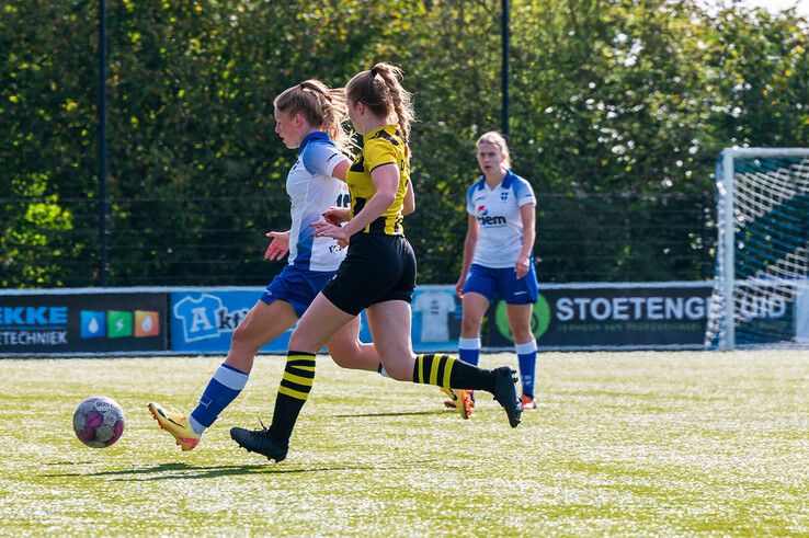 In beeld: ZAC Vrouwen doet wat mannen nalaten… punten pakken - Foto: Peter Denekamp