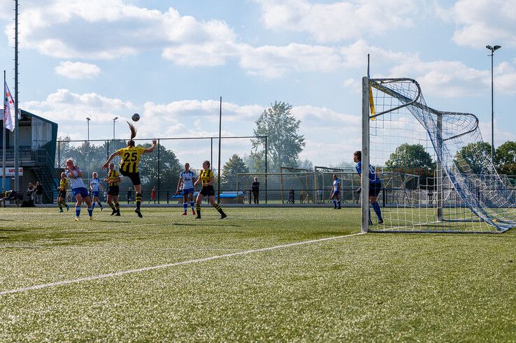 In beeld: ZAC Vrouwen doet wat mannen nalaten… punten pakken - Foto: Peter Denekamp