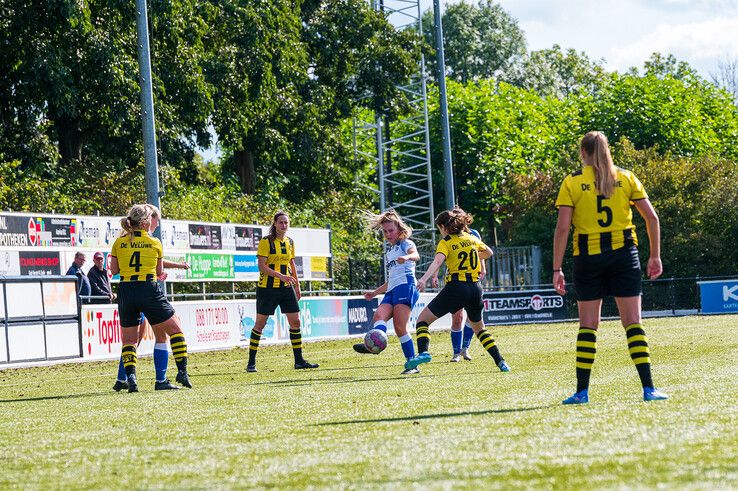 In beeld: ZAC Vrouwen doet wat mannen nalaten… punten pakken - Foto: Peter Denekamp