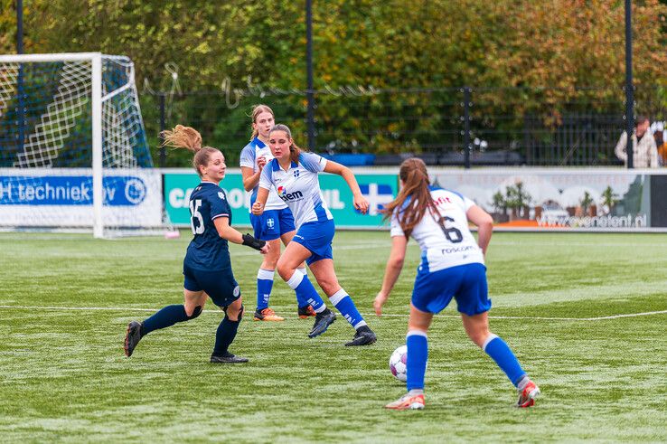 In beeld: ZAC Vrouwen maakt korte metten met SV Parkhout - Foto: Peter Denekamp