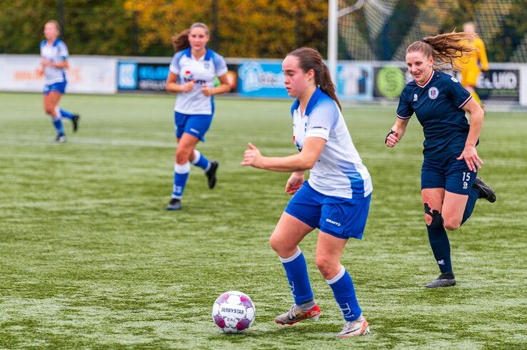 In beeld: ZAC Vrouwen maakt korte metten met SV Parkhout - Foto: Peter Denekamp