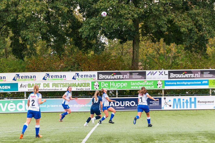 In beeld: ZAC Vrouwen maakt korte metten met SV Parkhout - Foto: Peter Denekamp