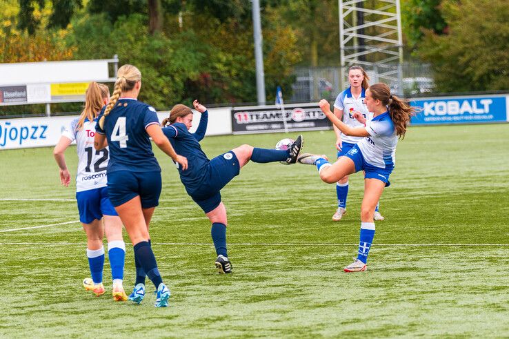 In beeld: ZAC Vrouwen maakt korte metten met SV Parkhout - Foto: Peter Denekamp