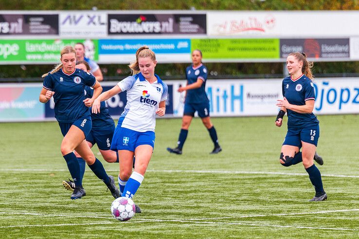 In beeld: ZAC Vrouwen maakt korte metten met SV Parkhout - Foto: Peter Denekamp