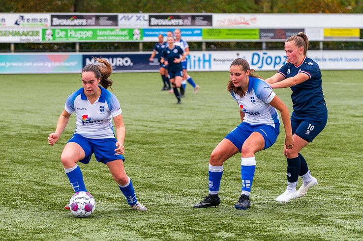 In beeld: ZAC Vrouwen maakt korte metten met SV Parkhout - Foto: Peter Denekamp