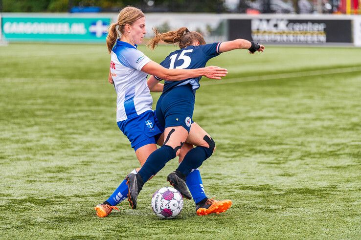 In beeld: ZAC Vrouwen maakt korte metten met SV Parkhout - Foto: Peter Denekamp