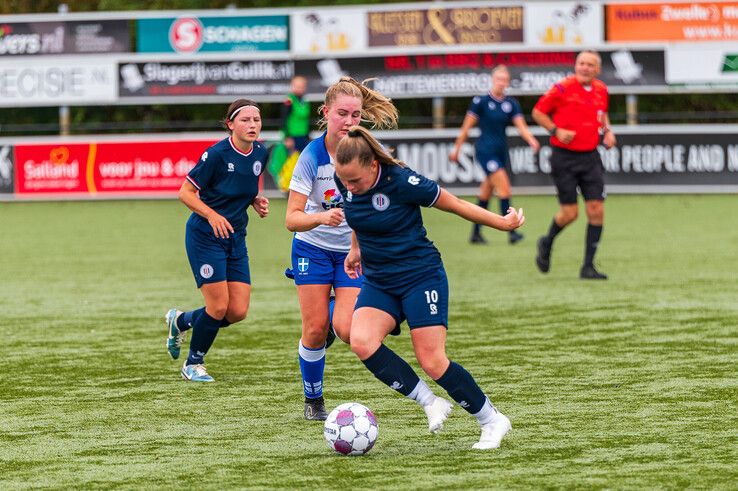 In beeld: ZAC Vrouwen maakt korte metten met SV Parkhout - Foto: Peter Denekamp