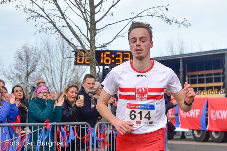 Chiel van Mourik wint de Thorbecke KWF Run. - Foto: Jan Burgman