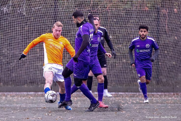 In beeld: Doelpunten en rode kaarten bij stadsderby Dieze West – CSV ’28 - Foto: Hans Smit