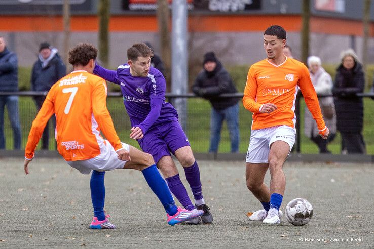 In beeld: Doelpunten en rode kaarten bij stadsderby Dieze West – CSV ’28 - Foto: Hans Smit