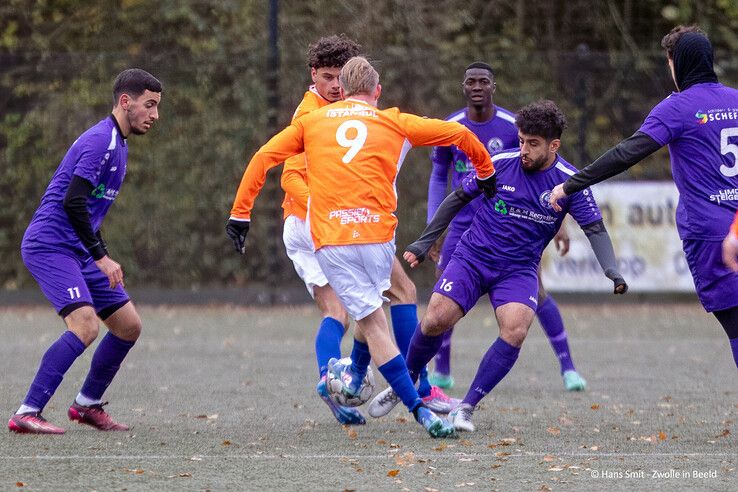 In beeld: Doelpunten en rode kaarten bij stadsderby Dieze West – CSV ’28 - Foto: Hans Smit