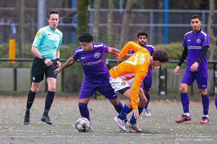 In beeld: Doelpunten en rode kaarten bij stadsderby Dieze West – CSV ’28 - Foto: Hans Smit