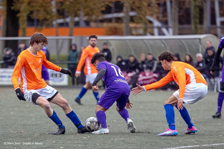 In beeld: Doelpunten en rode kaarten bij stadsderby Dieze West – CSV ’28 - Foto: Hans Smit