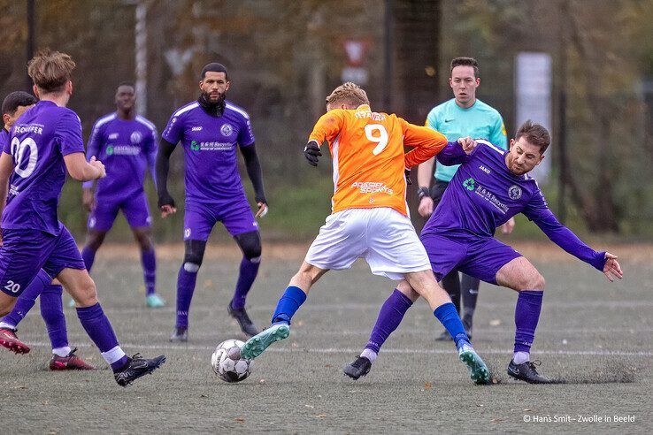 In beeld: Doelpunten en rode kaarten bij stadsderby Dieze West – CSV ’28 - Foto: Hans Smit