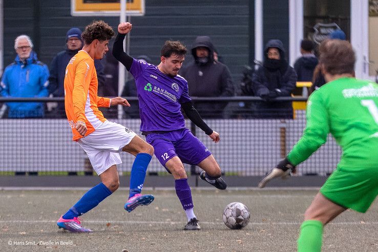 In beeld: Doelpunten en rode kaarten bij stadsderby Dieze West – CSV ’28 - Foto: Hans Smit