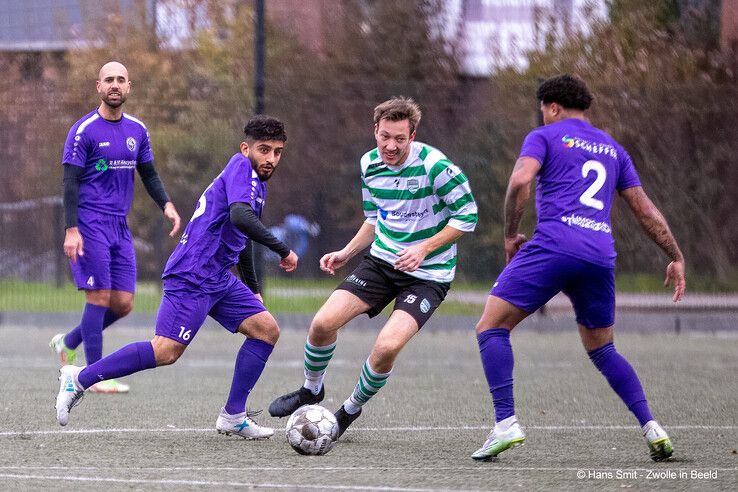 In beeld: Dieze West verliest derby van Zwolsche Boys - Foto: Hans Smit