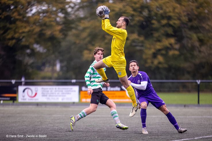 In beeld: Dieze West verliest derby van Zwolsche Boys - Foto: Hans Smit