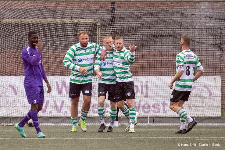 In beeld: Dieze West verliest derby van Zwolsche Boys - Foto: Hans Smit